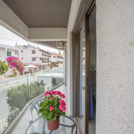 Helle Mit Balkon Lägenhet Ayia Napa